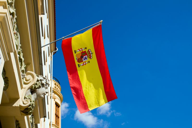 We provide legal, tax and accounting coverage to companies that want to settle in Spain