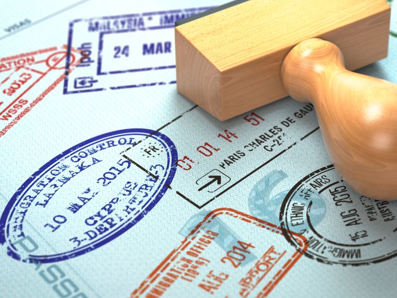 تخطط فرنسا لتقليص عدد التأشيرات للجزائريين بشكل كبير